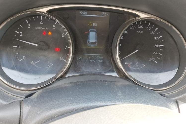 Used Nissan X-Trail 2015 2.0L CVT Comfort MAX Edition 2WD Odometer Close Up
