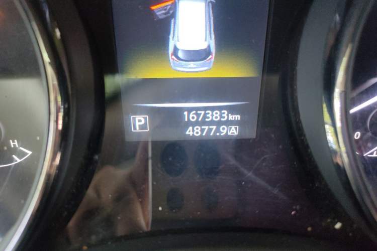 Used Nissan X-Trail 2015 2.0L CVT Comfort MAX Edition 2WD Odometer Close Up