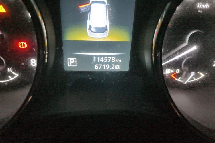 Used Nissan X-Trail 2015 2.0L CVT Comfort MAX Edition 2WD Odometer Close Up