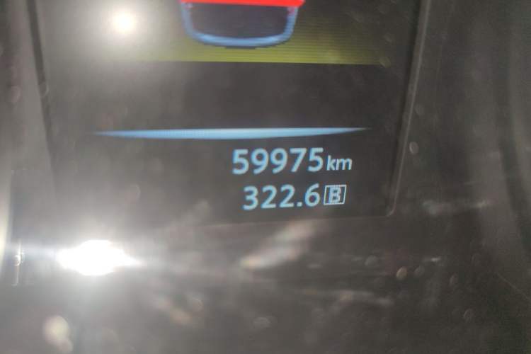 Used Nissan X-Trail 2015 2.5L CVT Leading MAX Edition 4WD Odometer Close Up