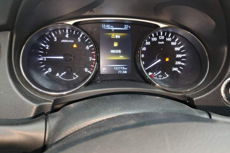 Used Nissan X-Trail 2015 2.0L CVT Comfort MAX Edition 2WD Odometer Close Up