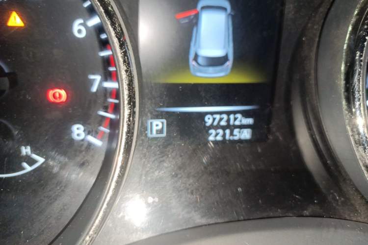 Used Nissan X-Trail 2015 2.0L CVT Comfort MAX Edition 2WD Odometer Close Up