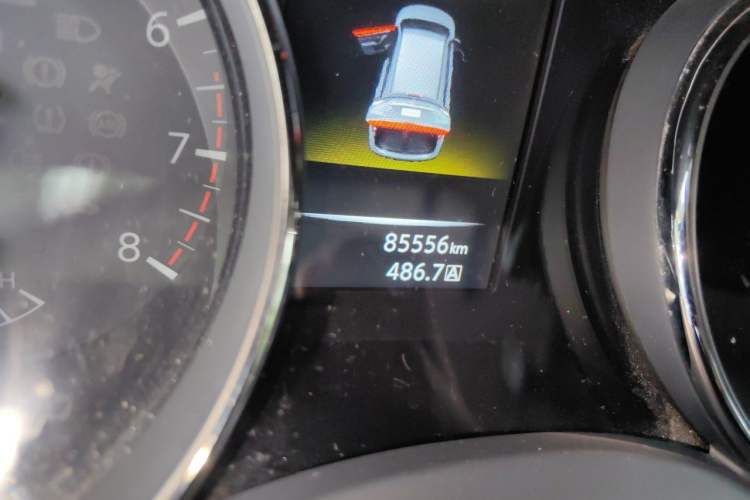 Used Nissan X-Trail 2015 2.0L CVT Comfort MAX Edition 2WD Odometer Close Up