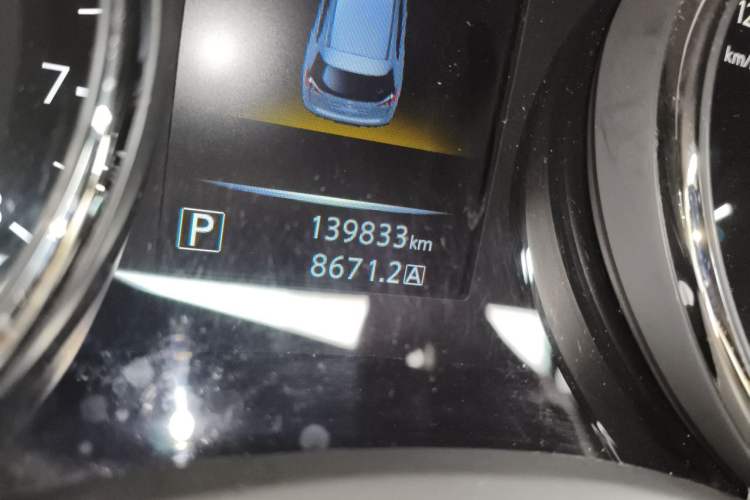 Used Nissan X-Trail 2015 2.0L CVT Comfort MAX Edition 2WD Odometer Close Up