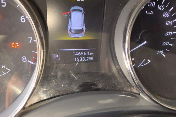 Used Nissan X-Trail 2015 2.0L CVT Comfort MAX Edition 2WD Odometer Close Up