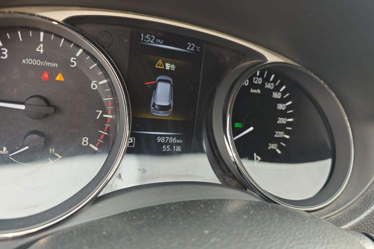 Used Nissan X-Trail 2015 2.0L CVT Comfort MAX Edition 2WD Odometer Close Up