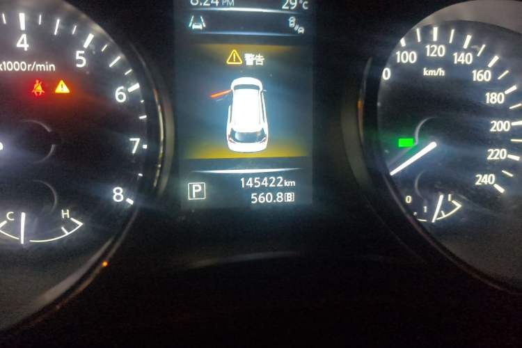 Used Nissan X-Trail 2015 2.5L CVT Leading MAX Edition 4WD Odometer Close Up