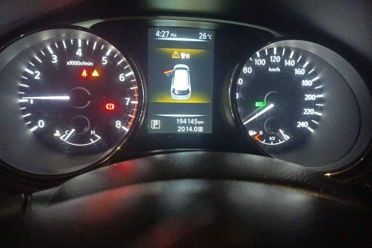 Used Nissan X-Trail 2015 2.0L CVT Comfort MAX Edition 2WD Odometer Close Up