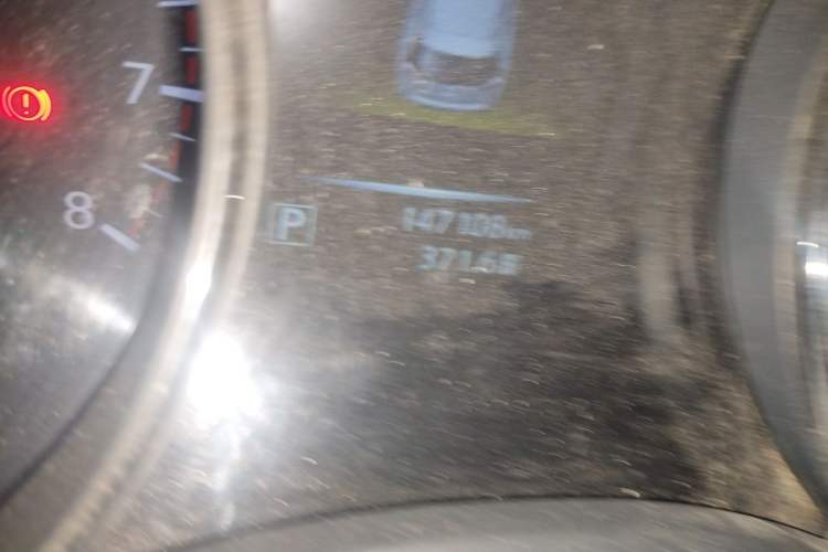 Used Nissan X-Trail 2015 2.0L CVT Comfort MAX Edition 2WD Odometer Close Up