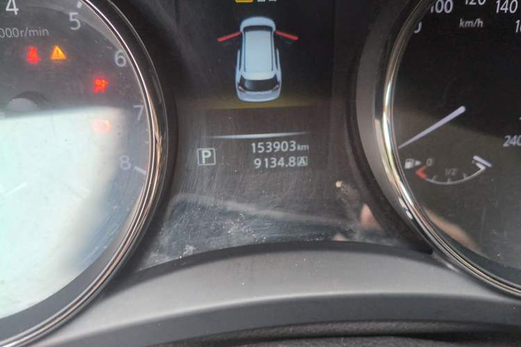Used Nissan X-Trail 2015 2.0L CVT Comfort MAX Edition 2WD Odometer Close Up