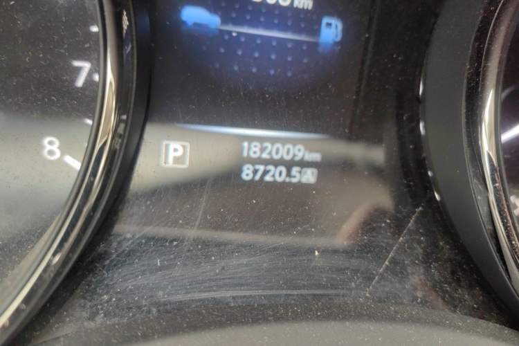 Used Nissan X-Trail 2015 2.5L CVT Leading MAX Edition 4WD Odometer Close Up