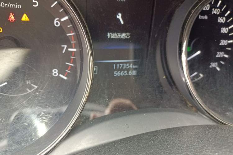 Used Nissan X-Trail 2015 2.5L CVT Leading MAX Edition 4WD Odometer Close Up