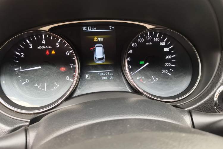 Used Nissan X-Trail 2015 2.0L CVT Comfort MAX Edition 2WD Odometer Close Up