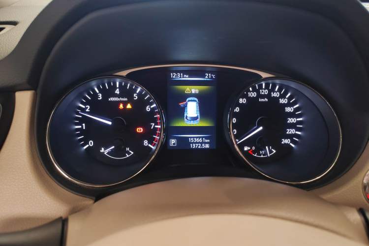 Used Nissan X-Trail 2015 2.0L CVT Comfort MAX Edition 2WD Odometer Close Up