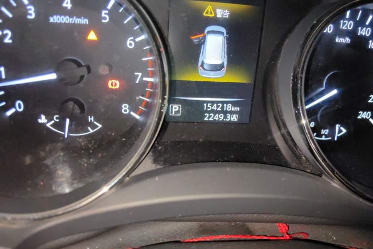 Used Nissan X-Trail 2015 2.0L CVT Comfort MAX Edition 2WD Odometer Close Up