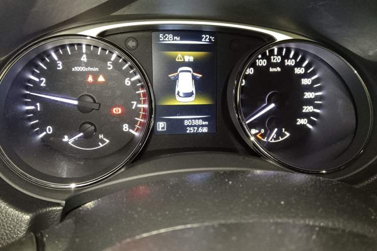 Used Nissan X-Trail 2015 2.0L CVT Comfort MAX Edition 2WD Odometer Close Up