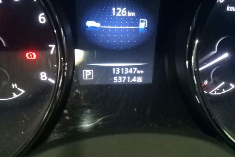 Used Nissan X-Trail 2015 2.0L CVT Comfort MAX Edition 2WD Odometer Close Up