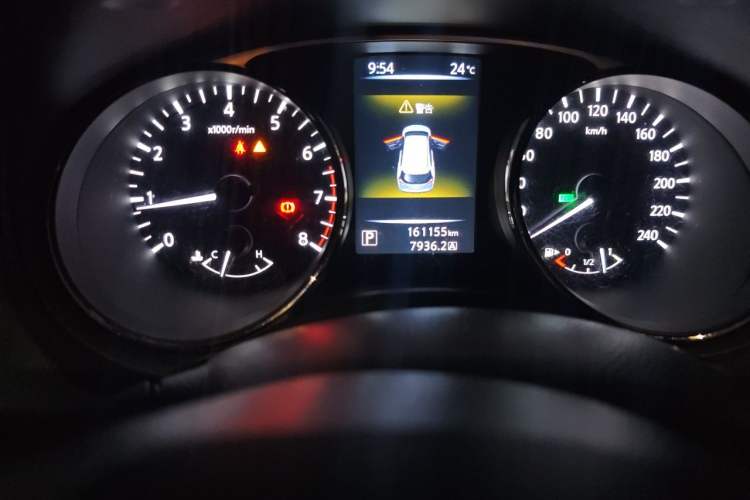 Used Nissan X-Trail 2015 2.0L CVT Comfort MAX Edition 2WD Odometer Close Up