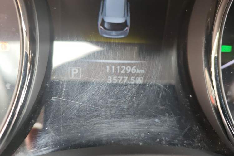 Used Nissan X-Trail 2015 2.0L CVT Comfort MAX Edition 2WD Odometer Close Up