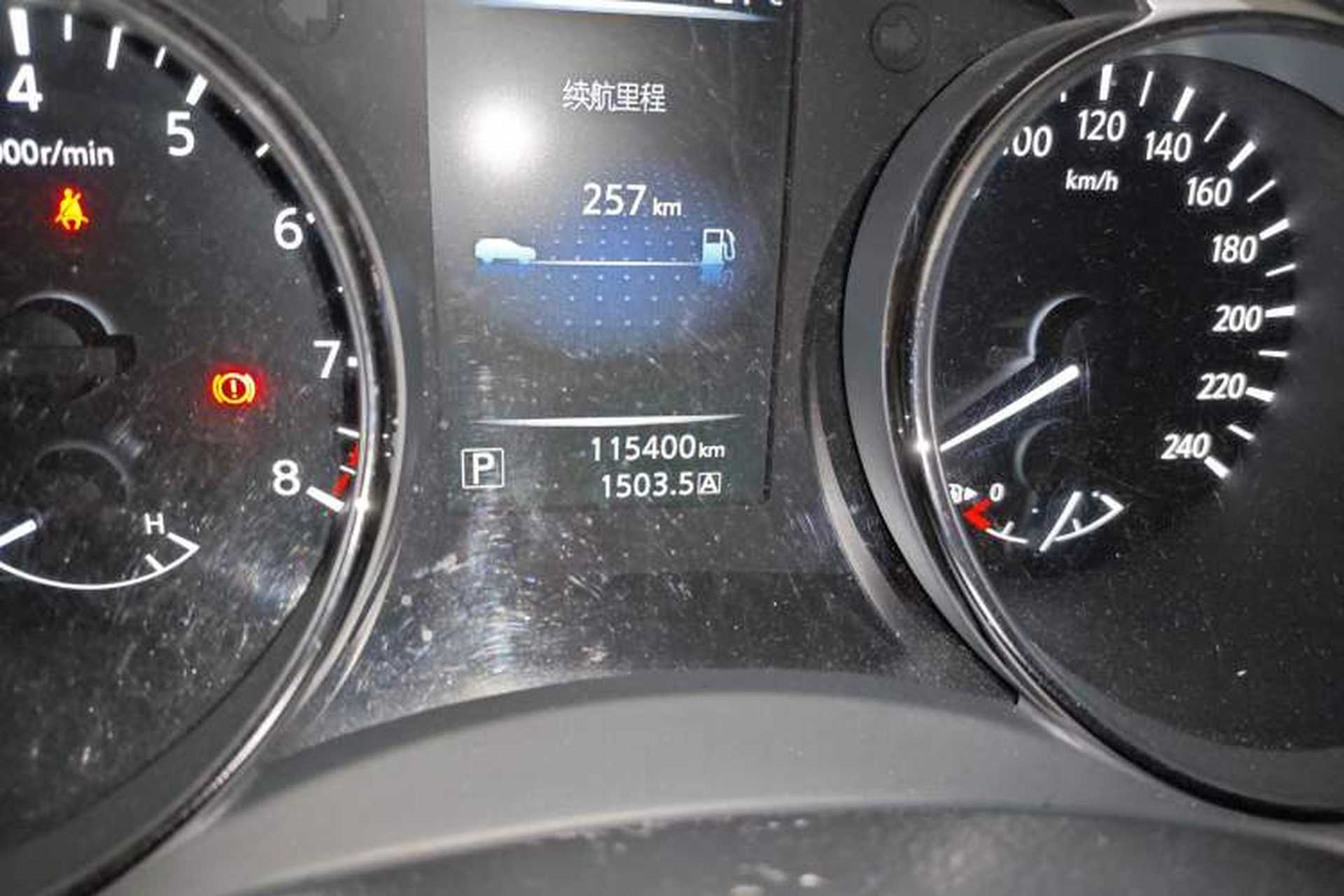 Used Nissan X-Trail 2015 2.0L CVT Comfort MAX Edition 2WD Odometer Close Up