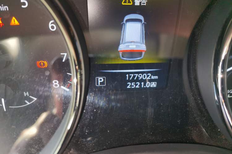Used Nissan X-Trail 2015 2.5L CVT Leading MAX Edition 4WD Odometer Close Up