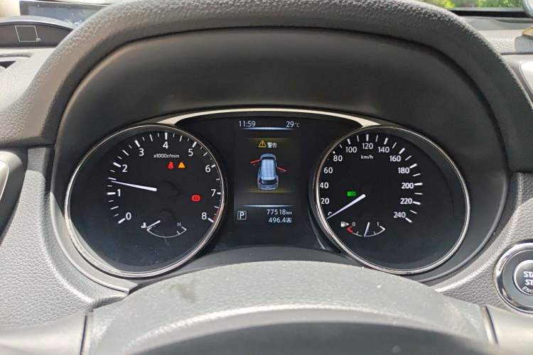 Used Nissan X-Trail 2015 2.0L CVT Comfort MAX Edition 2WD Odometer Close Up