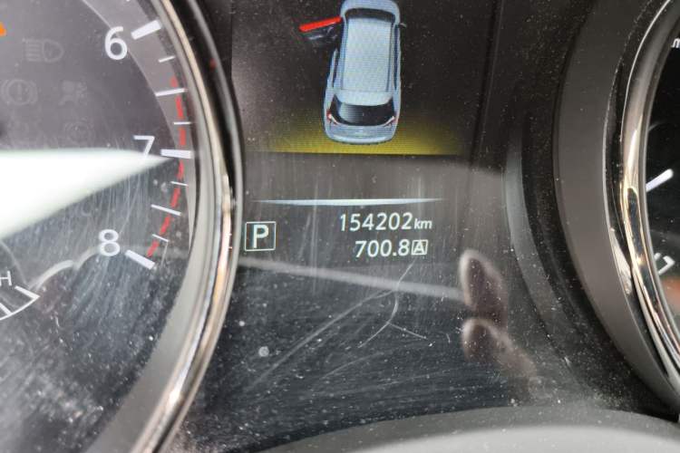 Used Nissan X-Trail 2015 2.0L CVT Comfort MAX Edition 2WD Odometer Close Up