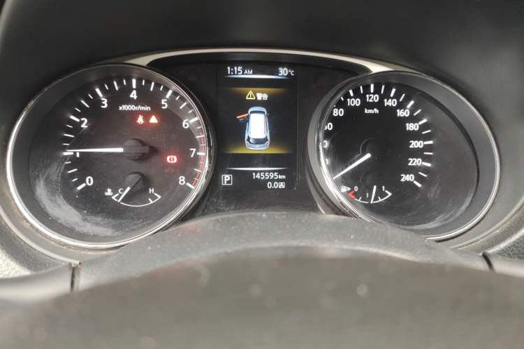 Used Nissan X-Trail 2015 2.0L CVT Comfort MAX Edition 2WD Odometer Close Up