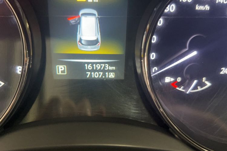 Used Nissan X-Trail 2015 2.5L CVT Leading MAX Edition 4WD Odometer Close Up