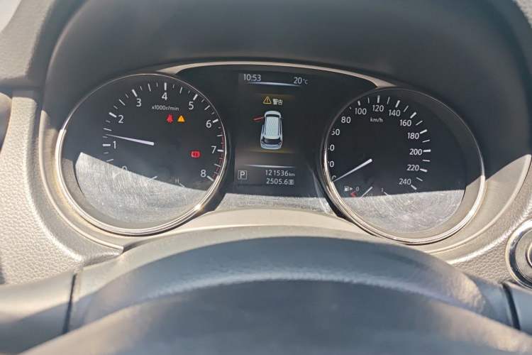 Used Nissan X-Trail 2015 2.0L CVT Comfort MAX Edition 2WD Odometer Close Up