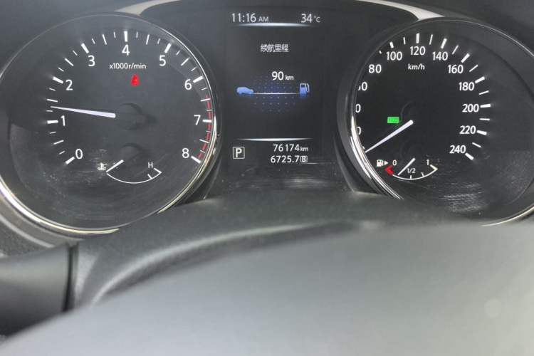 Used Nissan X-Trail 2015 2.5L CVT Leading MAX Edition 4WD Odometer Close Up
