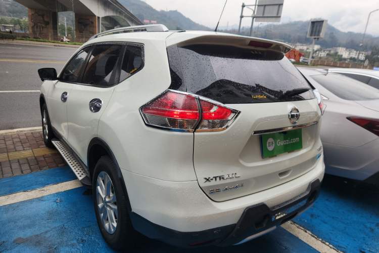 Used Nissan X-Trail 2015 2.5L CVT Leading MAX Edition 4WD Rear Left 45 Deg