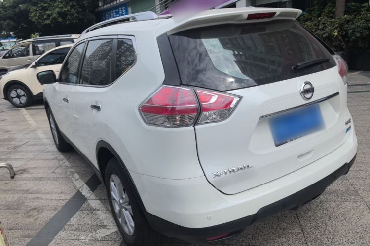 Used Nissan X-Trail 2015 2.5L CVT Leading MAX Edition 4WD Rear Left 45 Deg