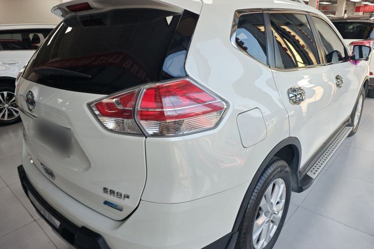 Used Nissan X-Trail 2015 2.0L CVT Comfort MAX Edition 2WD Rear Right 45 Deg