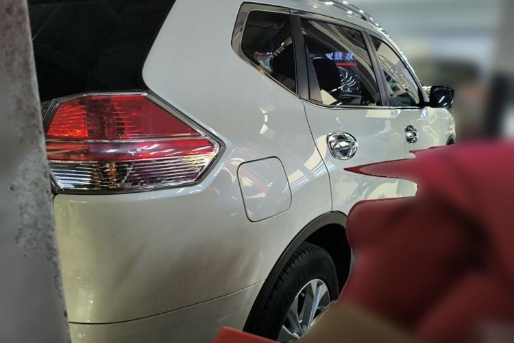 Used Nissan X-Trail 2015 2.5L CVT Leading MAX Edition 4WD Rear Right 45 Deg