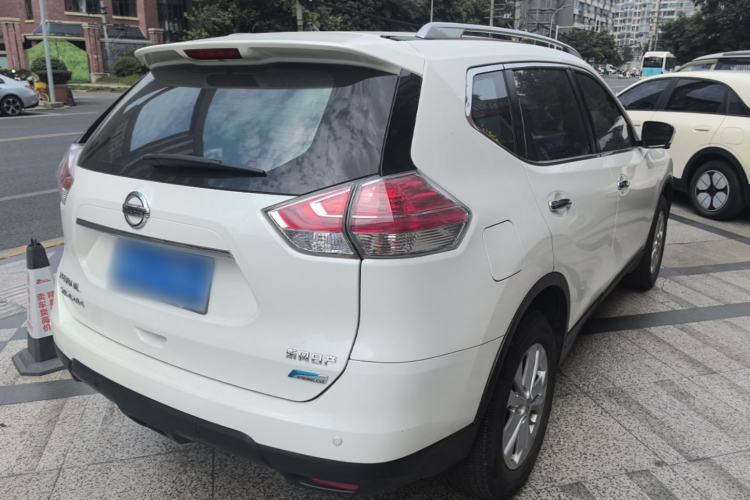 Used Nissan X-Trail 2015 2.5L CVT Leading MAX Edition 4WD Rear Right 45 Deg