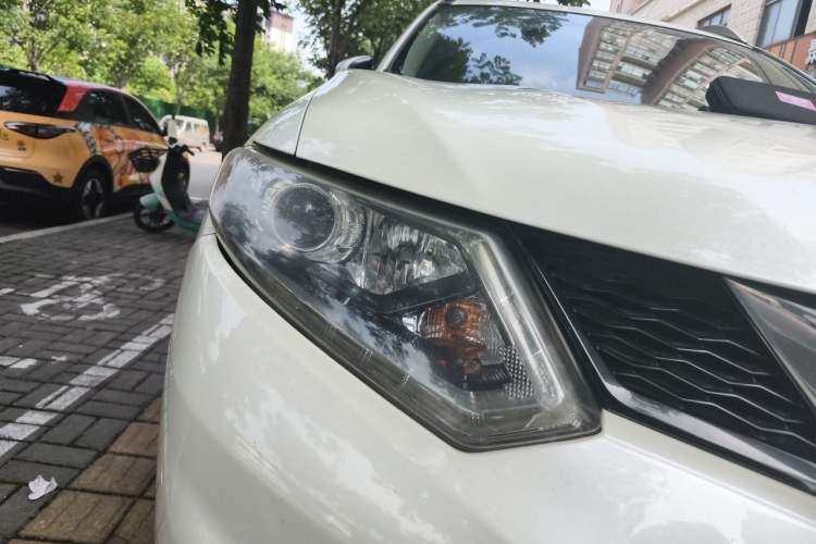 Used Nissan X-Trail 2015 2.0L CVT Comfort MAX Edition 2WD Right Front Headlight