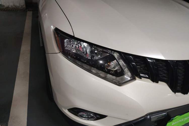Used Nissan X-Trail 2015 2.0L CVT Comfort MAX Edition 2WD Right Front Headlight