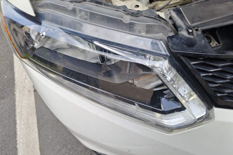Used Nissan X-Trail 2015 2.0L CVT Comfort MAX Edition 2WD Right Front Headlight