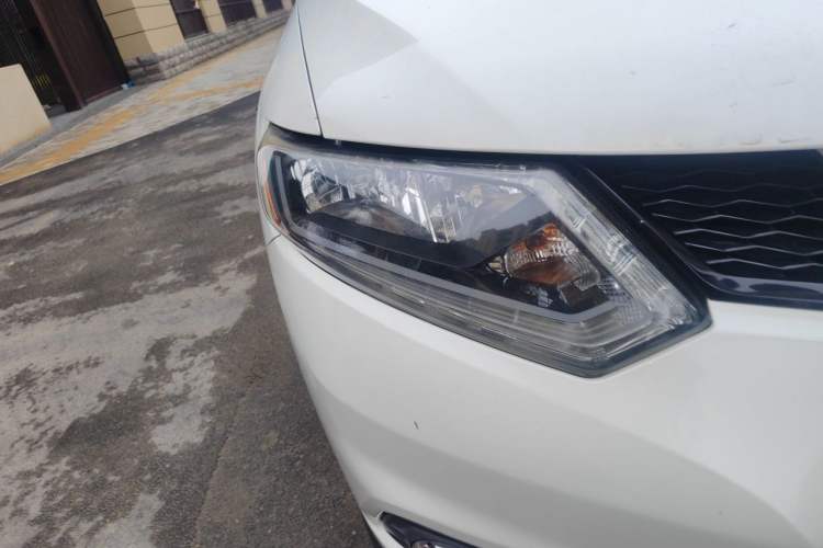 Used Nissan X-Trail 2015 2.0L CVT Comfort MAX Edition 2WD Right Front Headlight