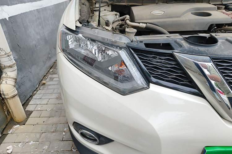 Used Nissan X-Trail 2015 2.0L CVT Comfort MAX Edition 2WD Right Front Headlight