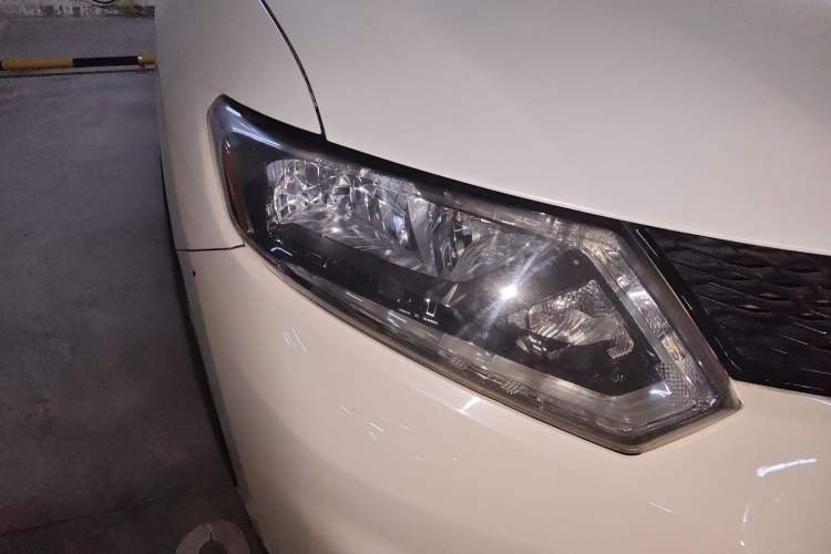 Used Nissan X-Trail 2015 2.0L CVT Comfort MAX Edition 2WD Right Front Headlight