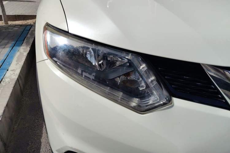 Used Nissan X-Trail 2015 2.0L CVT Comfort MAX Edition 2WD Right Front Headlight