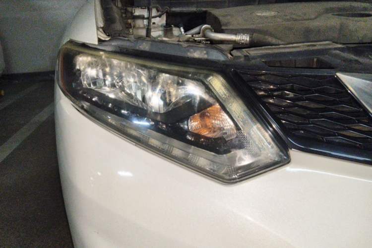 Used Nissan X-Trail 2015 2.0L CVT Comfort MAX Edition 2WD Right Front Headlight