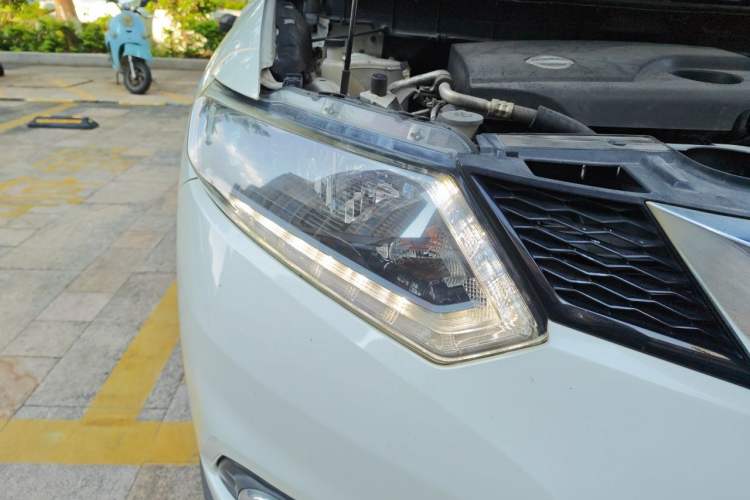 Used Nissan X-Trail 2015 2.0L CVT Comfort MAX Edition 2WD Right Front Headlight