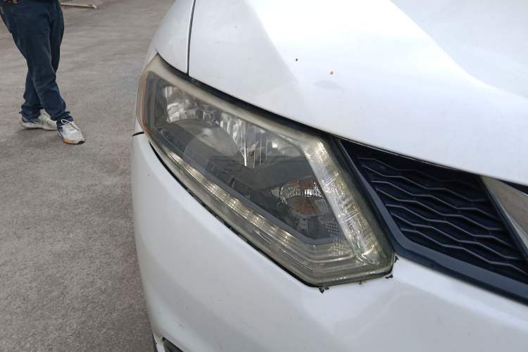 Used Nissan X-Trail 2015 2.0L CVT Comfort MAX Edition 2WD Right Front Headlight