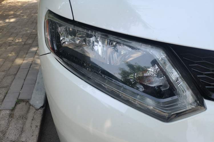 Used Nissan X-Trail 2015 2.5L CVT Leading MAX Edition 4WD Right Front Headlight
