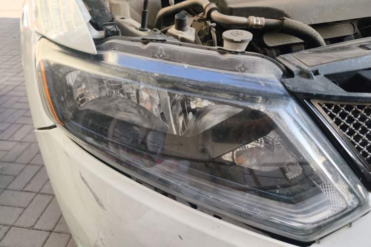 Used Nissan X-Trail 2015 2.0L CVT Comfort MAX Edition 2WD Right Front Headlight