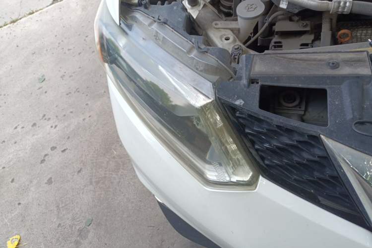 Used Nissan X-Trail 2015 2.5L CVT Leading MAX Edition 4WD Right Front Headlight