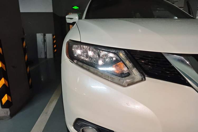 Used Nissan X-Trail 2015 2.0L CVT Comfort MAX Edition 2WD Right Front Headlight